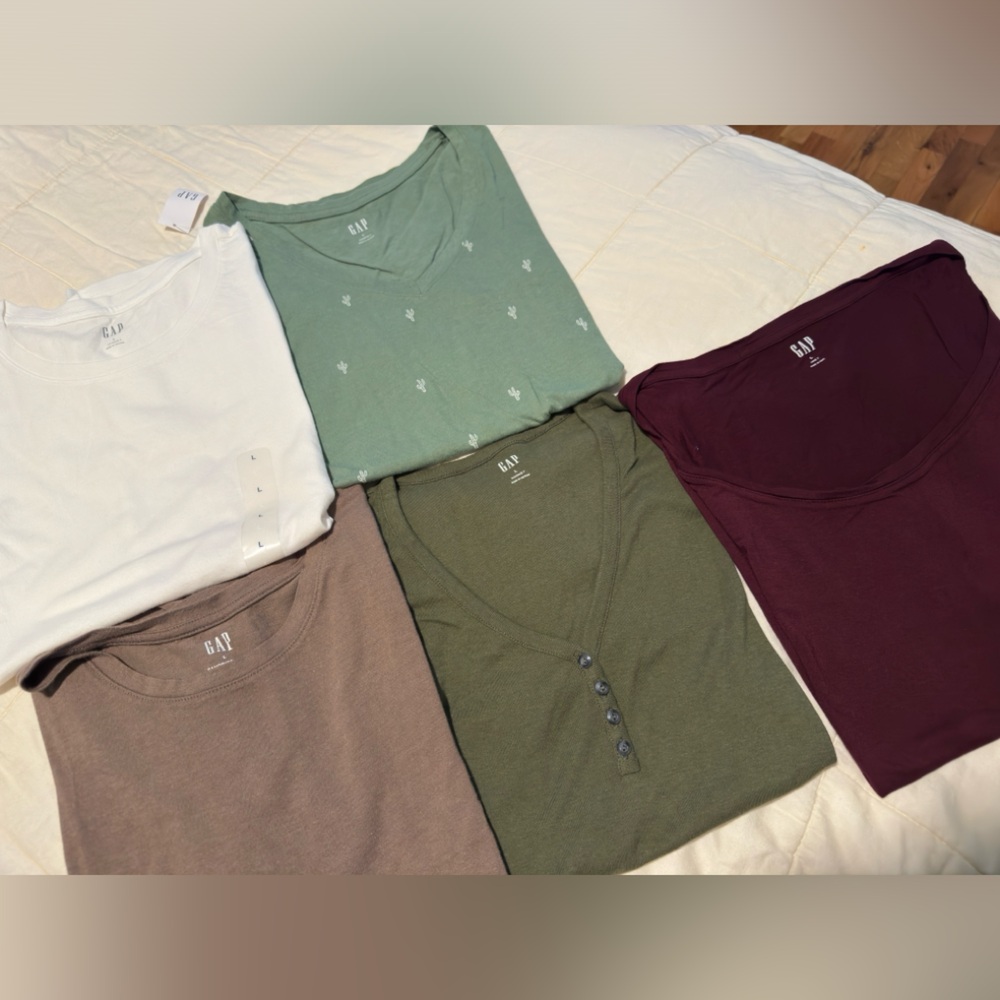 Women’s Gap tshirts-all 5